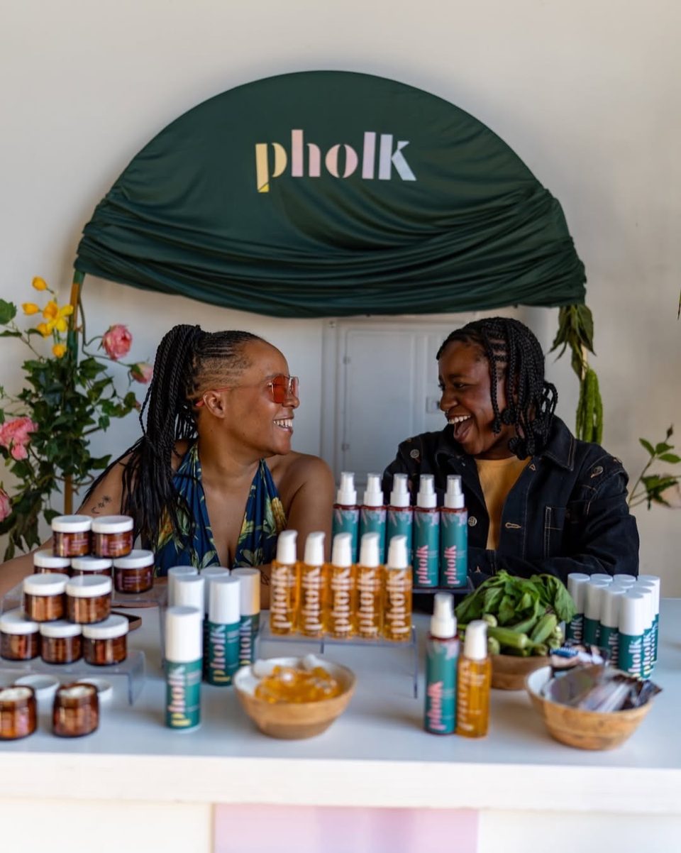 The pholk skincare table